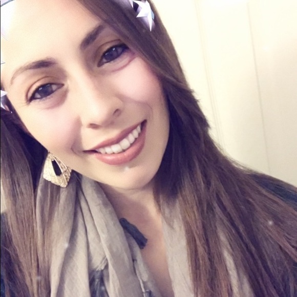 Profile Picture of Isabel Plasencia (@iplasencia1) on Poshmark