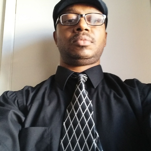 Profile Picture of Andrew Isom (@alijr3bey) on Poshmark