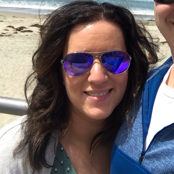 Kayla Brutger - Poshmark Profile Picture of Kayla Brutger (@kbrutger) on Poshmark