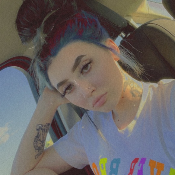 Profile Picture of Seandra Redmond (@seandraredmond) on Poshmark