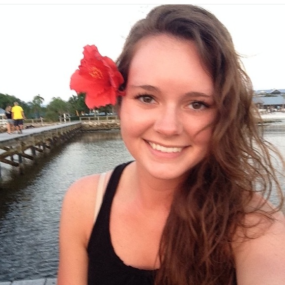 Profile Picture of Sylvia Lowe (@sylvialowe) on Poshmark