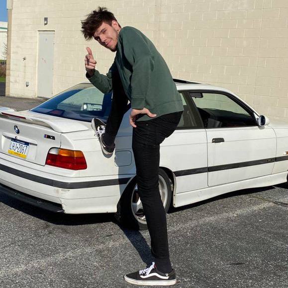 Profile Picture of Pedro Matos (@lorddro) on Poshmark