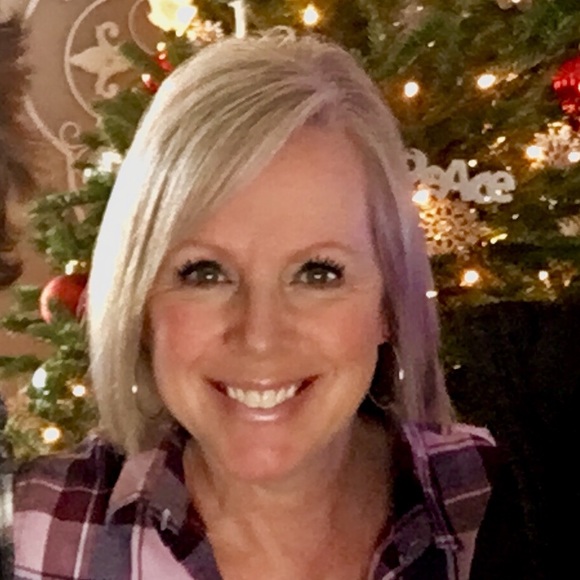 Profile Picture of Heather Chase (@hchase1110) on Poshmark