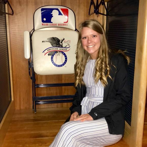 Profile Picture of Jamie Siess (@jamie_nicole17) on Poshmark