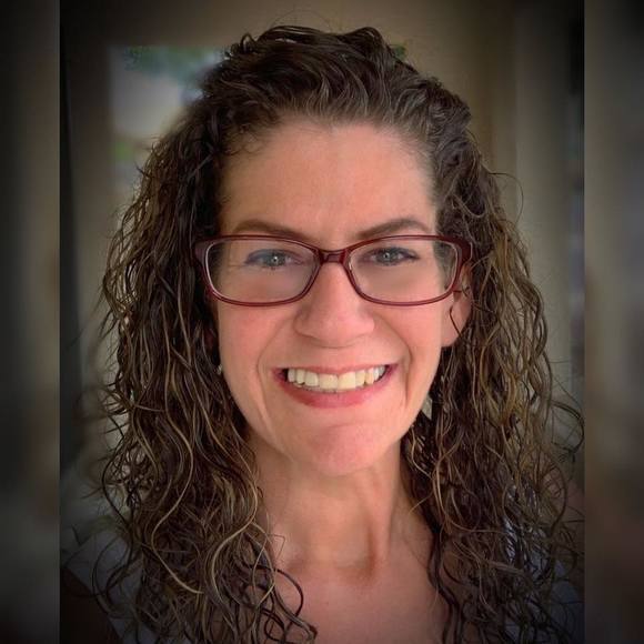 Profile Picture of Kim Booher (@kimb826) on Poshmark