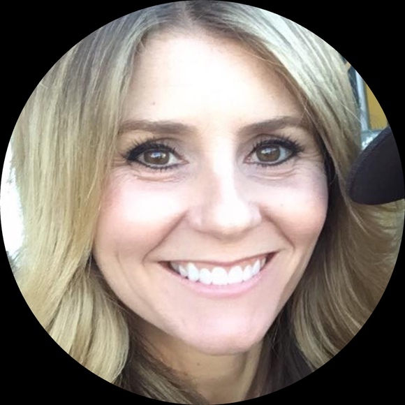 Profile Picture of Cindy Russo (@sandiegocin) on Poshmark