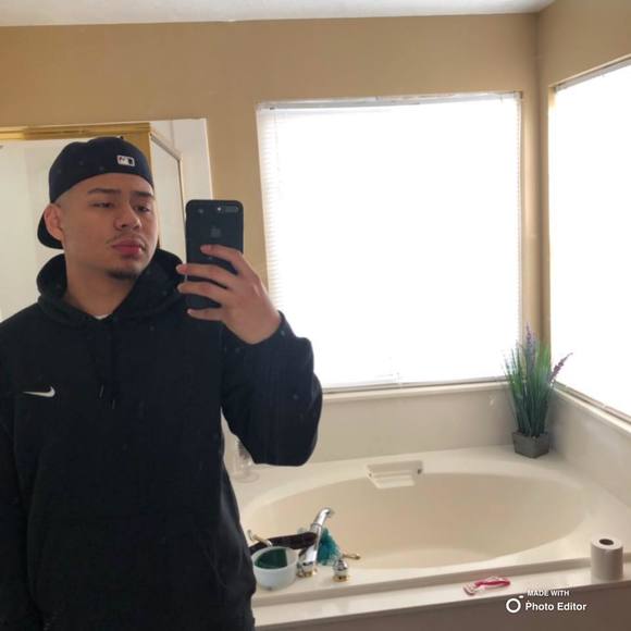 Profile Picture of Edgar Chairez (@edgar_chairez) on Poshmark