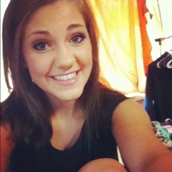 Profile Picture of Cierra Havice (@cierrajeann) on Poshmark
