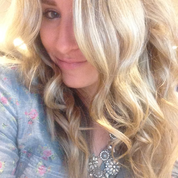 Profile Picture of Allison Kemon (@ajkemon) on Poshmark