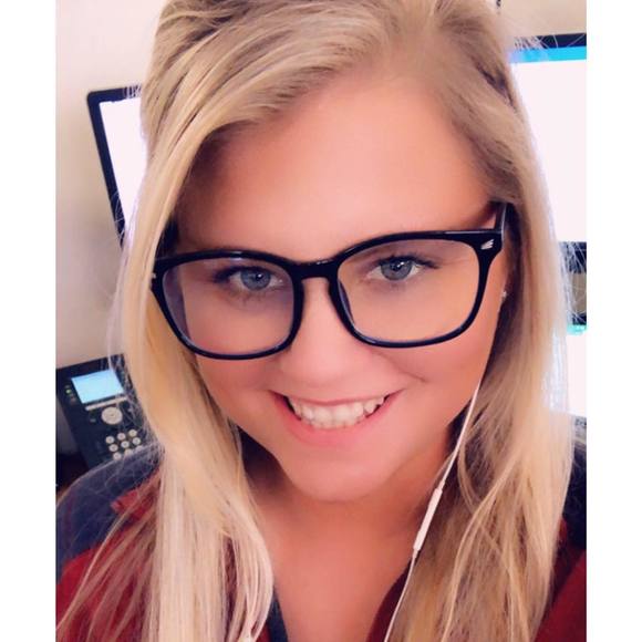 Profile Picture of Stefanie Campbell (@rstefanie19) on Poshmark