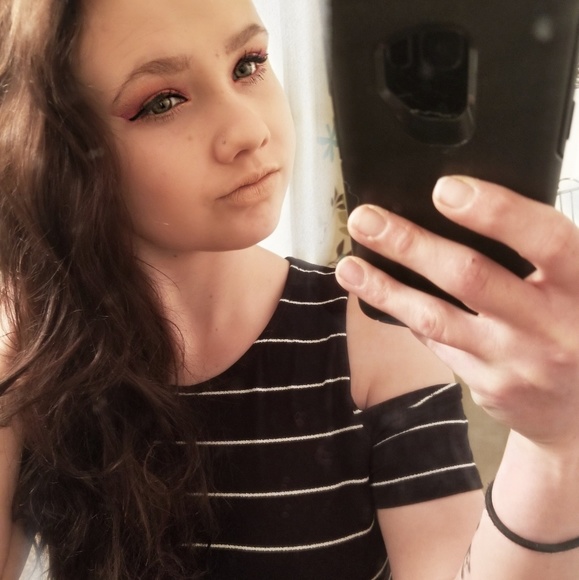 Profile Picture of Miranda Ramer (@mirandabear95) on Poshmark