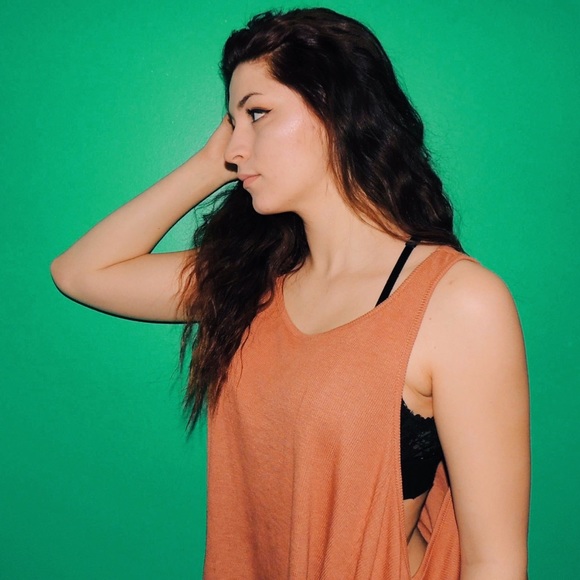 Profile Picture of Jenna Jean (@jennajeanbean) on Poshmark