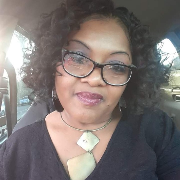 Profile Picture of Vernetta Smith (@lovely3070) on Poshmark