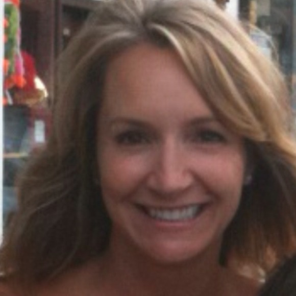 Laurie Uhrich - Poshmark Profile Picture of Laurie Uhrich (@lmuhrich) on Poshmark