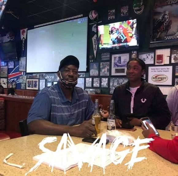 Profile Picture of Lovell Lovell (@yomanigothat) on Poshmark