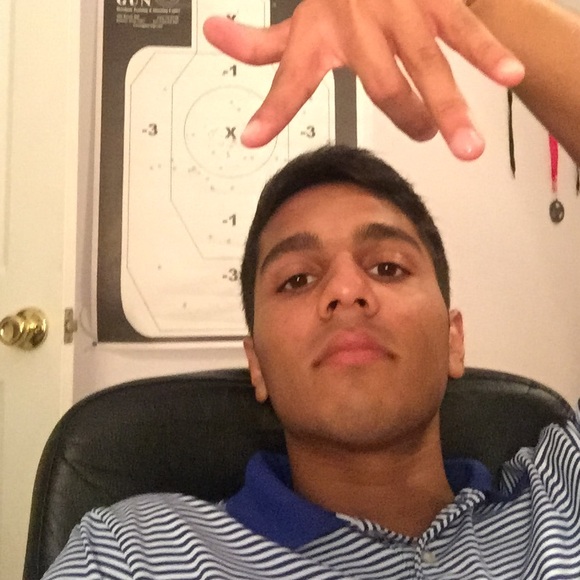 Profile Picture of Joel Gregory (@kingsington23) on Poshmark