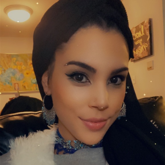 Profile Picture of Rachel Mitrache (@rvchelvnne) on Poshmark