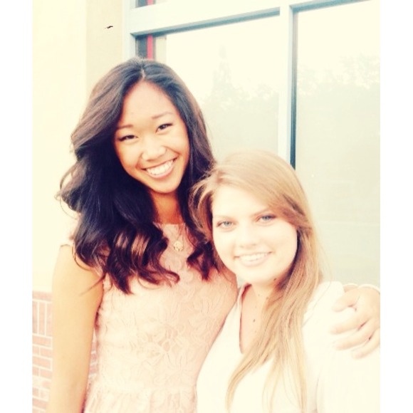 Profile Picture of Taylor Wong (@taylurwong) on Poshmark