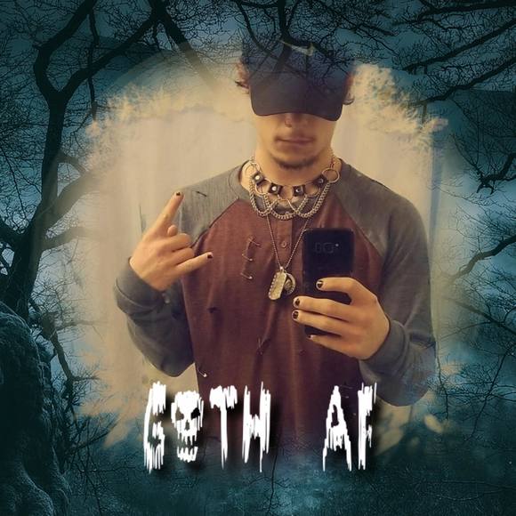 Profile Picture of Chaz Clark (@chazzy420420) on Poshmark