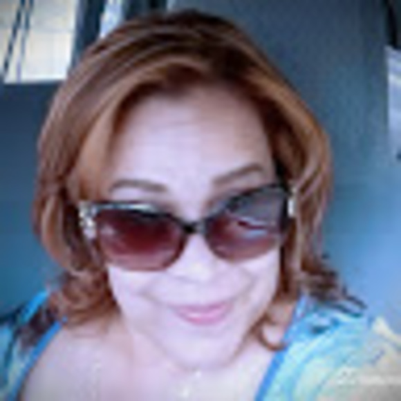 Profile Picture of Minerva Cabrera (@minervacabrera) on Poshmark