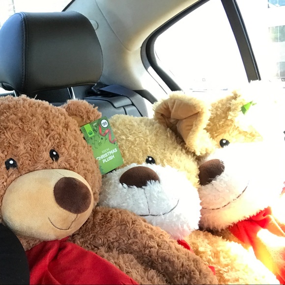 Profile Picture of Ashourina Toma (@ashtoma91) on Poshmark