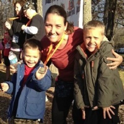 Profile Picture of Lori Bennett (@Lovelifemama) on Twitter
