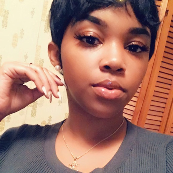 Profile Picture of Brianna Calloway (@hermosa15amc) on Poshmark