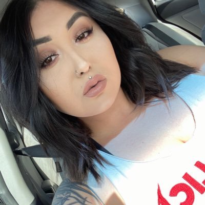 Profile Picture of Victoria Martinez (@vikkktorya_) on Twitter