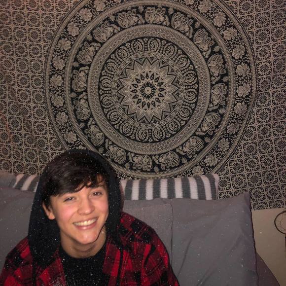 Profile Picture of Braden Vollmer (@bradenvollmer) on Poshmark