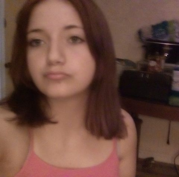 Profile Picture of Adrianna Leach (@adr1w1ns) on Poshmark