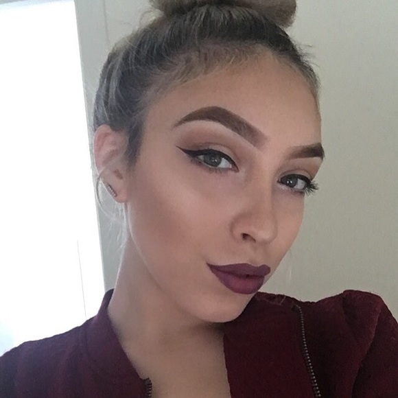 Profile Picture of Katelyn Whitney (@katelyn2729) on Poshmark