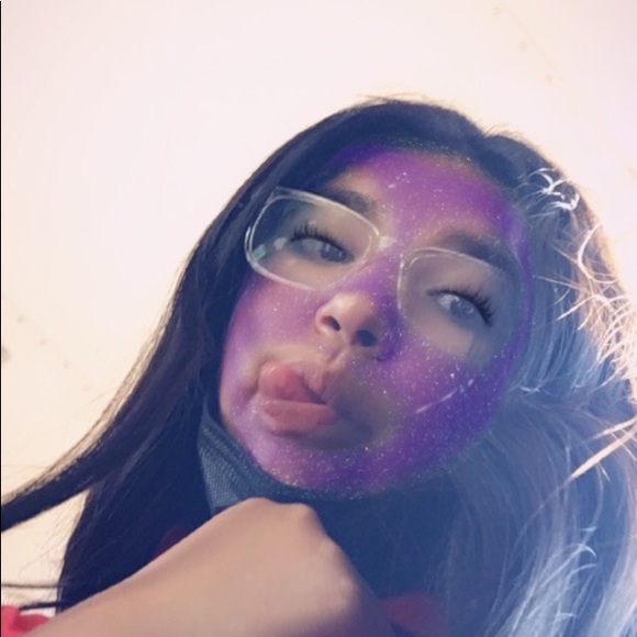 Profile Picture of Bella Alvarado (@bellaalvarado25) on Poshmark