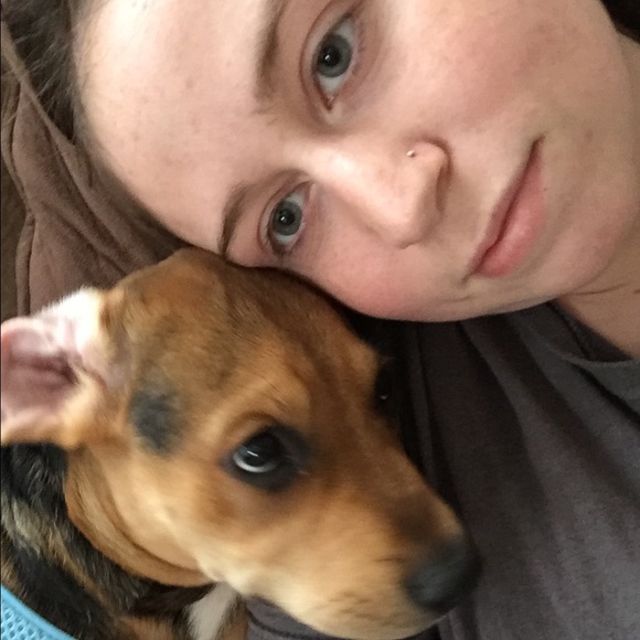 Profile Picture of Jillian Emerson (@jilliane123) on Poshmark