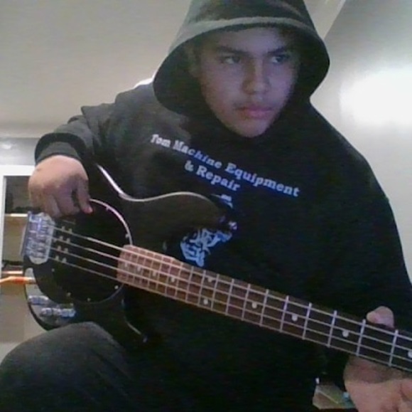 Profile Picture of Cesar Benitez (@cesarbenitez789) on Poshmark