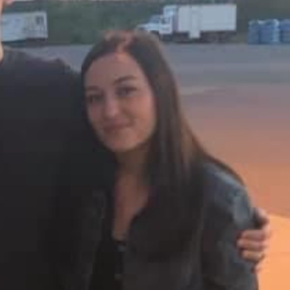 Profile Picture of Mikayla Peruso (@mikaylaburket) on Poshmark