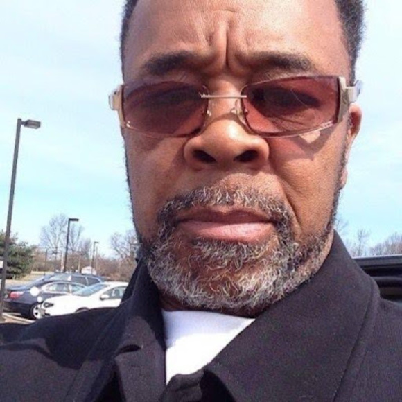 Profile Picture of Larry Bolden (@boldenlarry01) on Poshmark