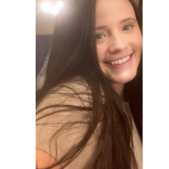 Profile Picture of Elizabeth Carver (@ecarver17) on Poshmark