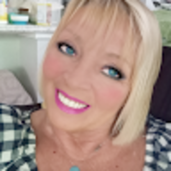 Profile Picture of Debbie Bray (@debbiebray358) on Poshmark