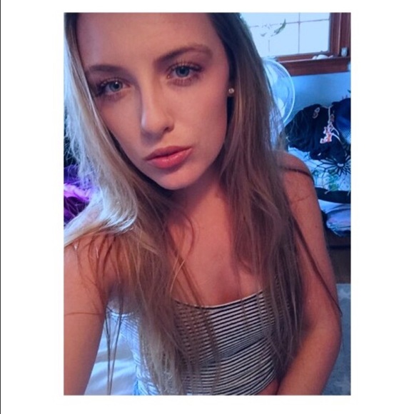 Profile Picture of Jessica Pingor (@jesspingor) on Poshmark