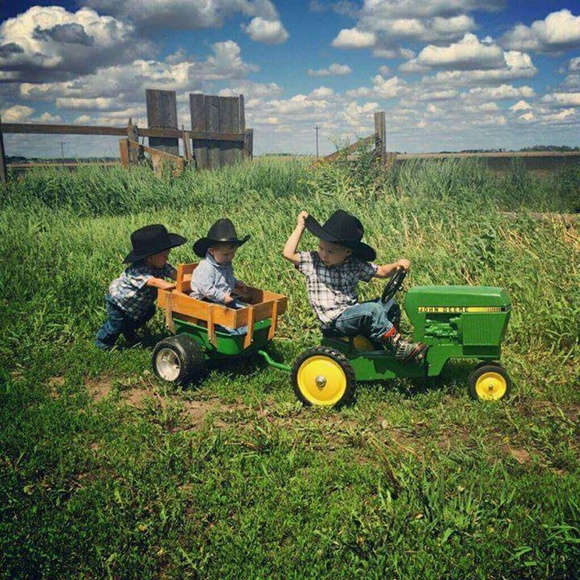 Profile Picture of Trisha Knauber (@racing21) on Poshmark