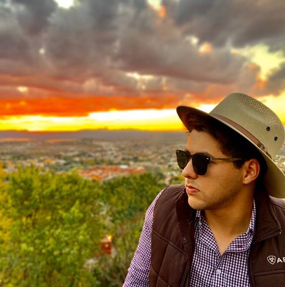 Profile Picture of Daniel Cavazos (@danielcvz7) on Poshmark