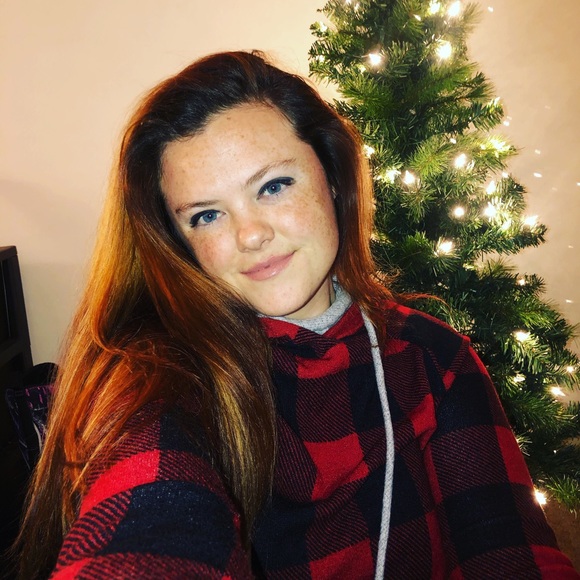 Profile Picture of Taylor Birchwell (@taylorbirchwell) on Poshmark