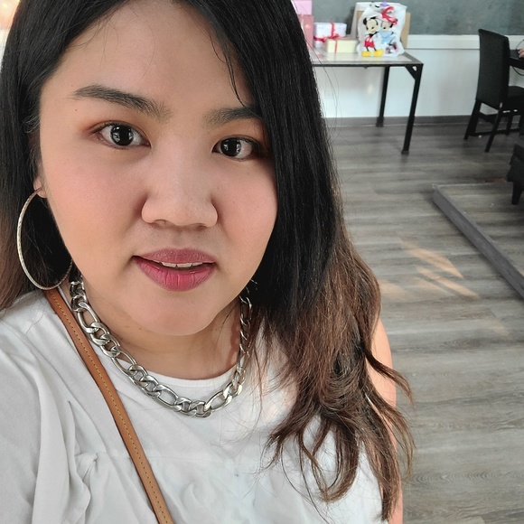 Profile Picture of Niwa Mikicich (@niwamikicich) on Poshmark