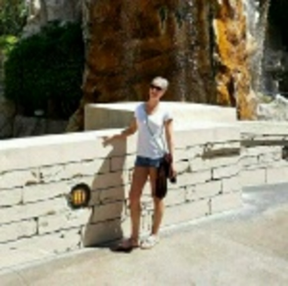 Profile Picture of Heather Keech (@hkeech1991) on Poshmark