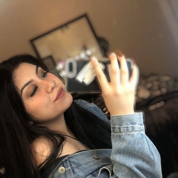 Profile Picture of Ruby Resendiz (@rubyar) on Poshmark