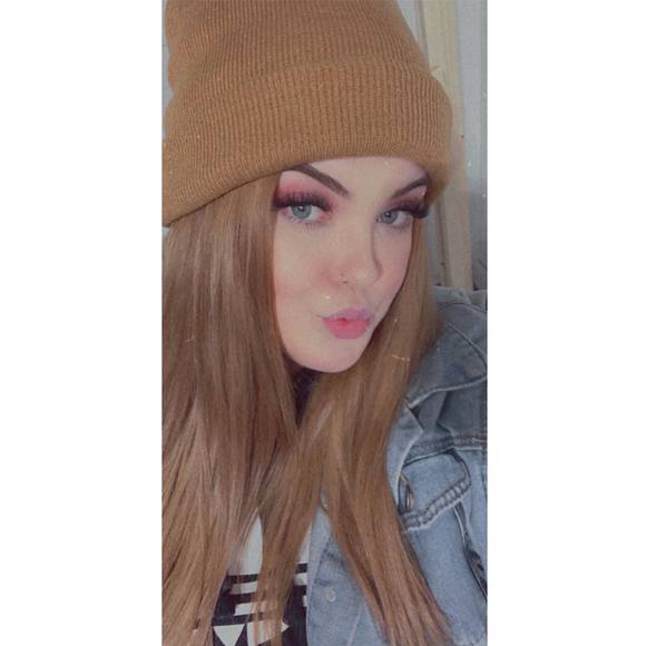 Profile Picture of Joy Hogan (@joyhogan) on Poshmark