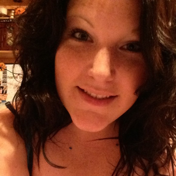 Profile Picture of Christine Spedden (@tinabinaaa92) on Poshmark