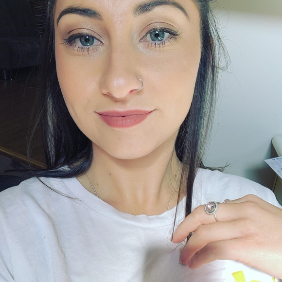 Profile Picture of Beth Mcgrath (@bethmcgrath94) on Poshmark