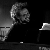 Profile Picture of Alejandro Aguilera (@aleaguileramusic) on Youtube