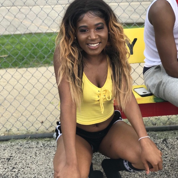 Profile Picture of Destiny Holbert (@destiny_holbert) on Poshmark